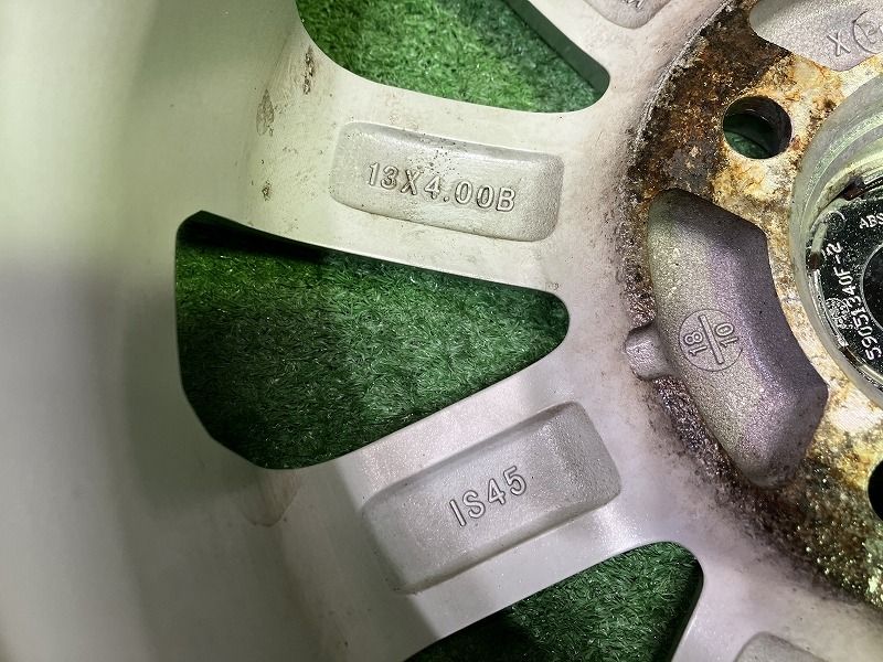 シルバー 13インチ