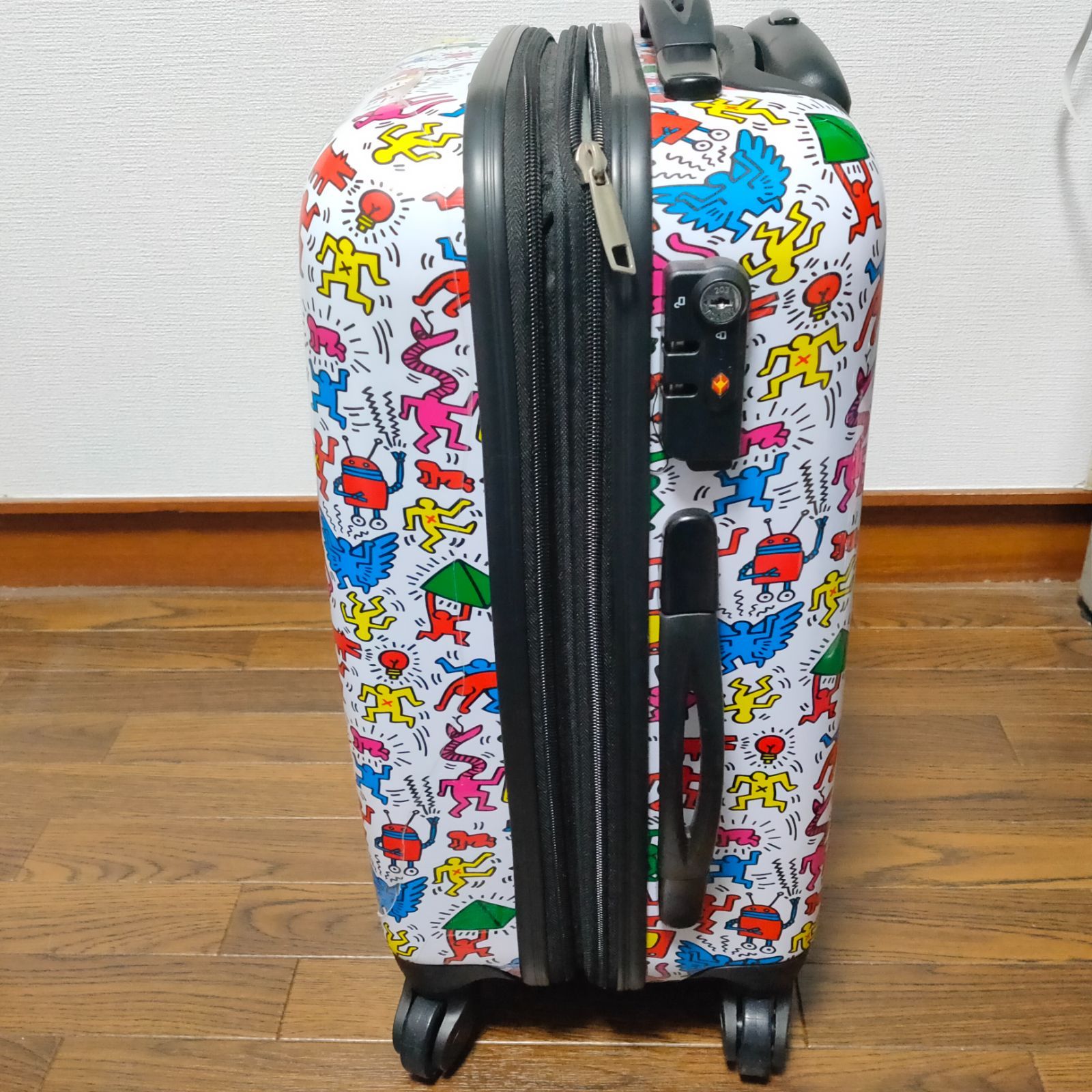 未使用保管品 鍵あり】BIGBANG × キースヘリング スーツケース 拡張式