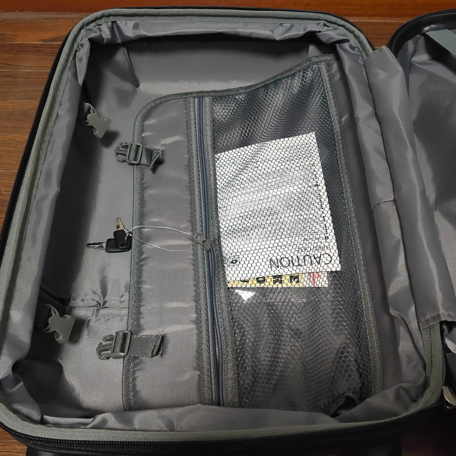 BIGBANG × キースヘリング スーツケース 未使用保管品 鍵あり】BIGBANG × キースヘリング スーツケース 拡張式