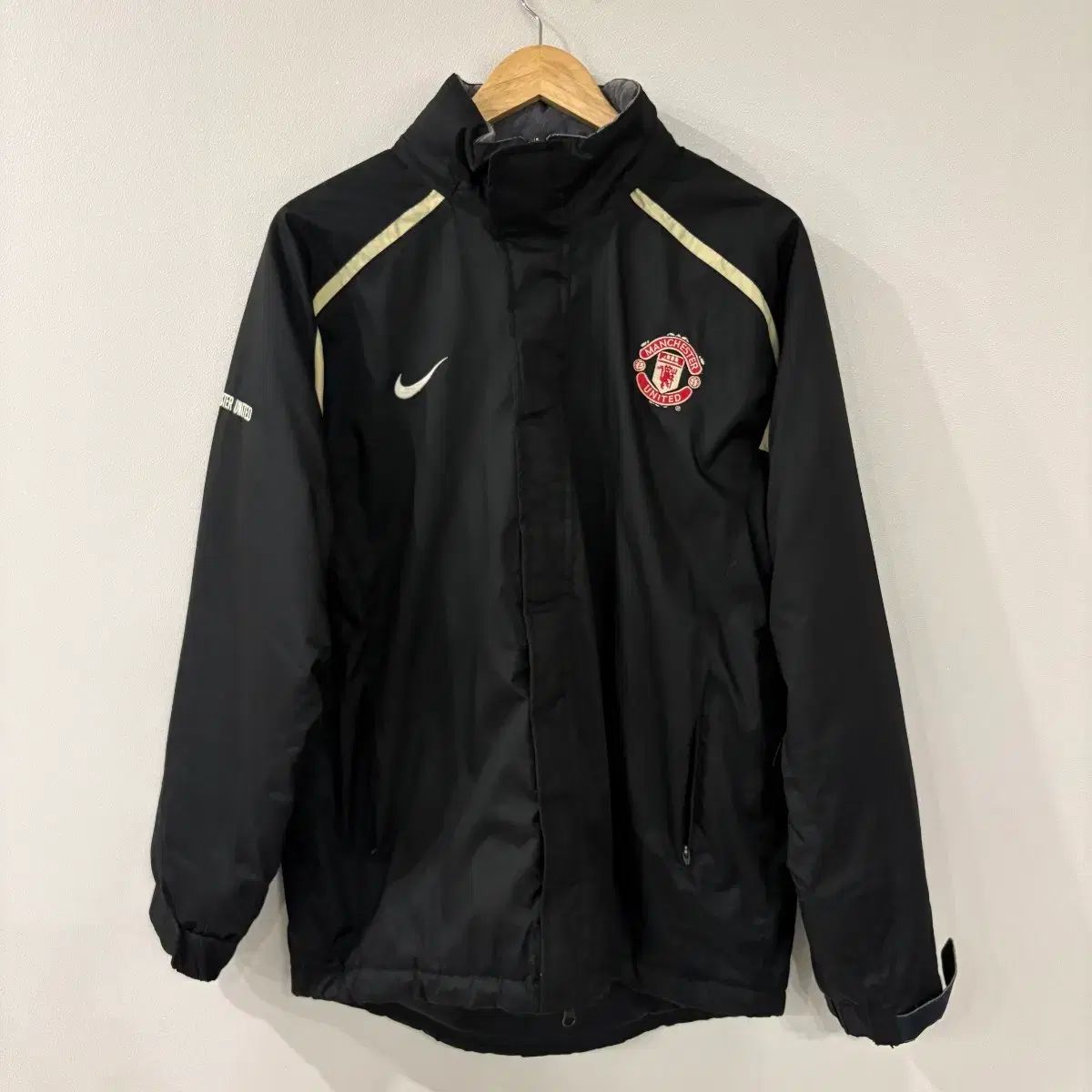 ナイキ マンチェスター ユナイテッド ブラック ウィンドブレーカー 95