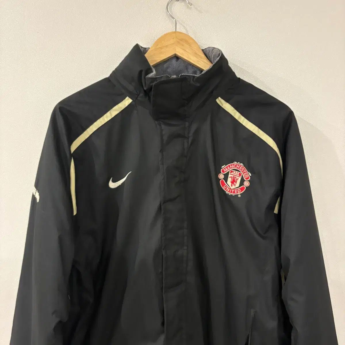 ナイキ マンチェスター ユナイテッド ブラック ウィンドブレーカー 95