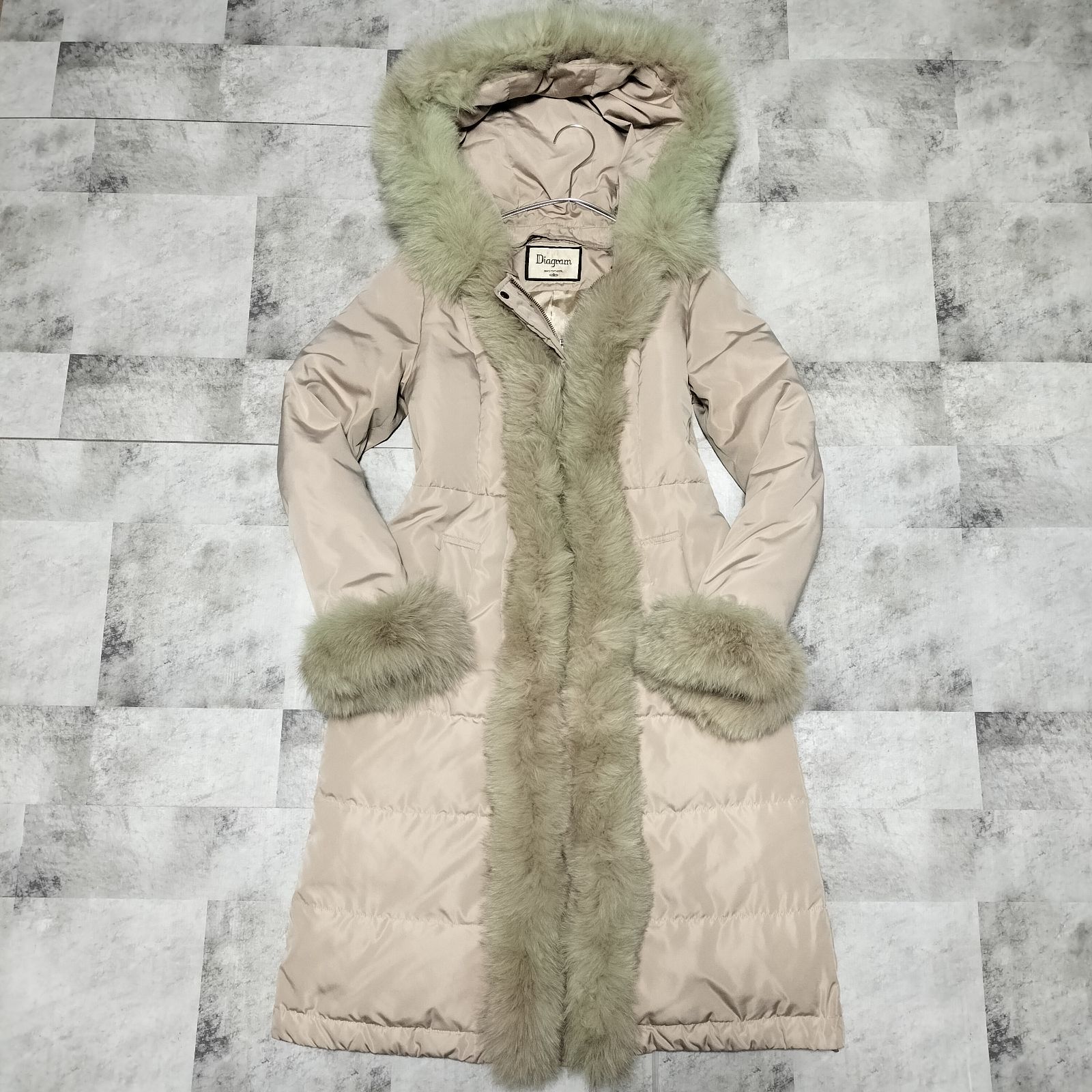 ダイアグラム FOXトリミングコート フォックス ダウン 現行品 ベージュ 36 GRACE CONTINENTAL（グレースコンチネンタル）の「*FOXトリミング