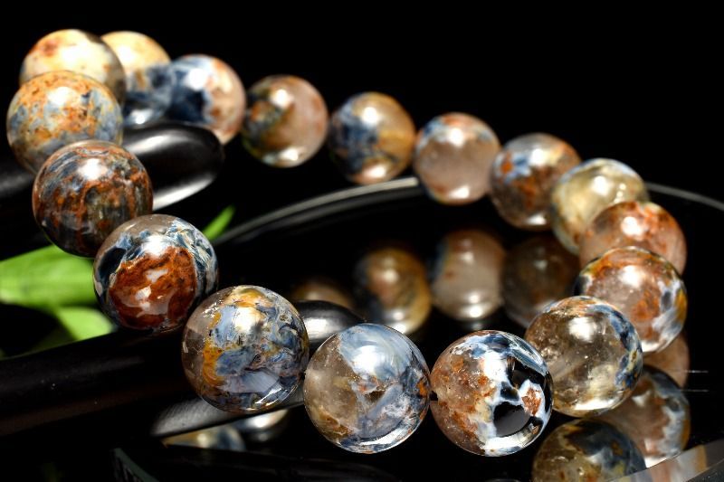 渦巻く模様が魅せる結晶美 ピーターサイトシリカ