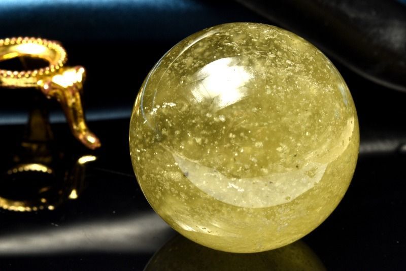 １点物 宇宙からの贈り物 リビアングラス 35 mm 丸玉 台座付き ジオード スフィア パワーストーン 天然石 _CG 6944 宅急便