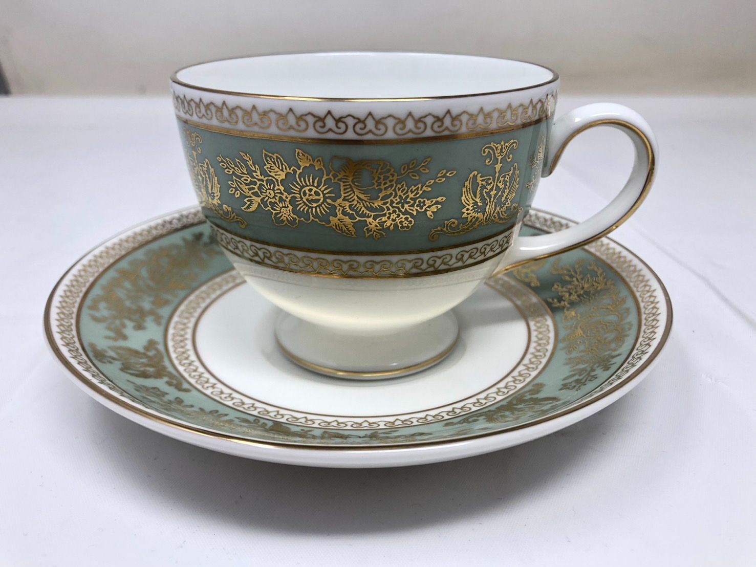 ウェッジウッド コロンビアセージグリーン カツプ&ソーサー 黒壺