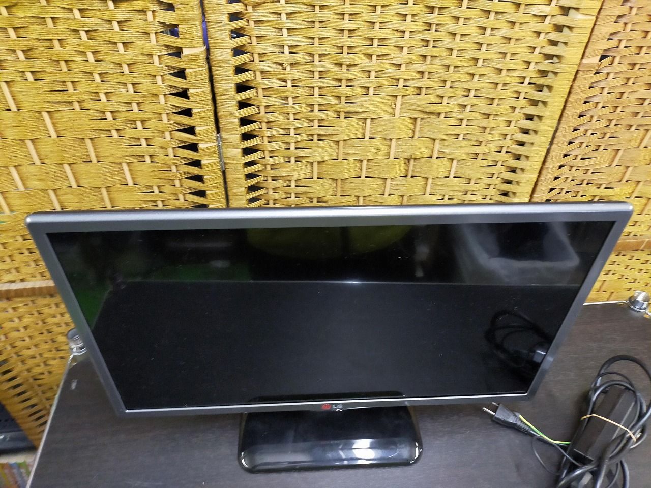 美品 LG 22インチ 液晶テレビ 22LB491B 画面焼き付きあり 電源OK 本体