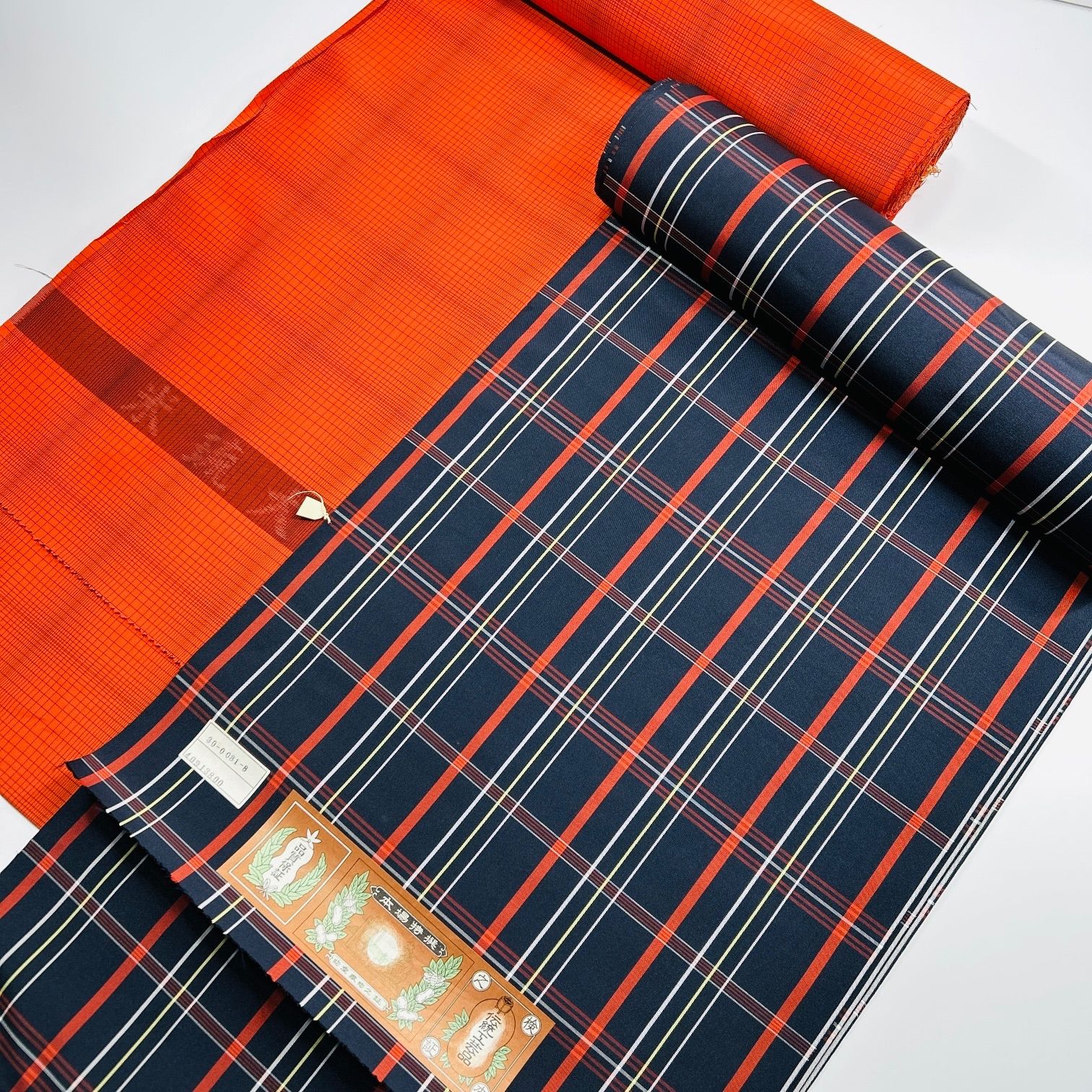 大島紬 アンサンブル反物 2本 正絹 まとめ売り 同梱購入歓迎 リメイク 大島紬 アンサンブル反物 2本 正絹 まとめ売り 同梱購入歓迎 リメイク