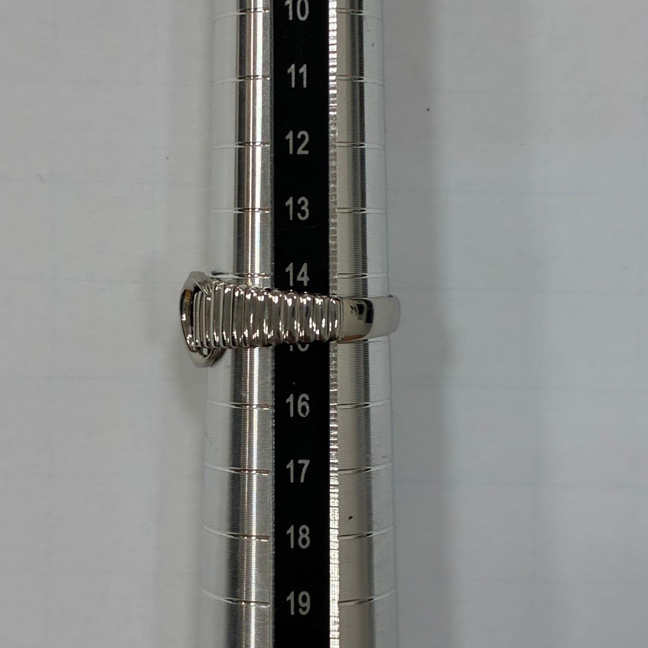 新品仕上済み Pt900 天然 ダイヤモンド リング D:0.03ct 14.5号 4.93g