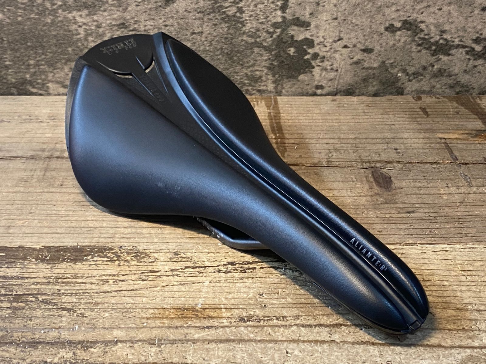 JO 403 フィジーク fizik アリアンテR 3 VERSUS EVO サドル Kiumレール 132 mm