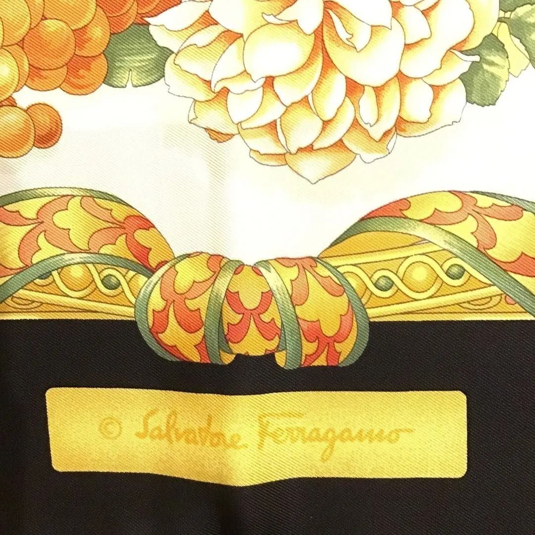 サルヴァトーレフェラガモ シルクスカーフ Salvatore Ferragamo 大判