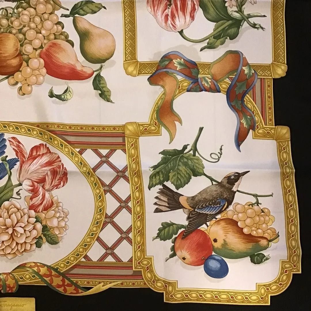 サルヴァトーレフェラガモ シルクスカーフ Salvatore Ferragamo 大判