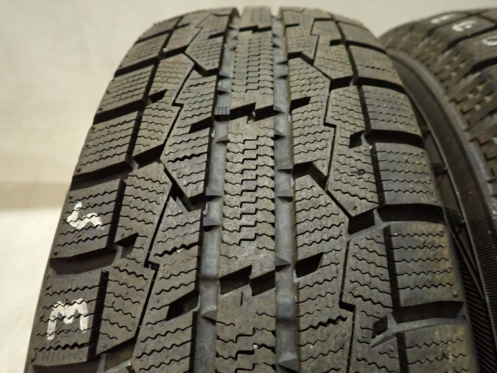 冬4本SET 会社宛 165 70 R 14 81 Q トーヨー オブザーブ ガリット GIZ 2020年製 アクア ヴィッツ スペイド パッソ ポルテ NO G 0335