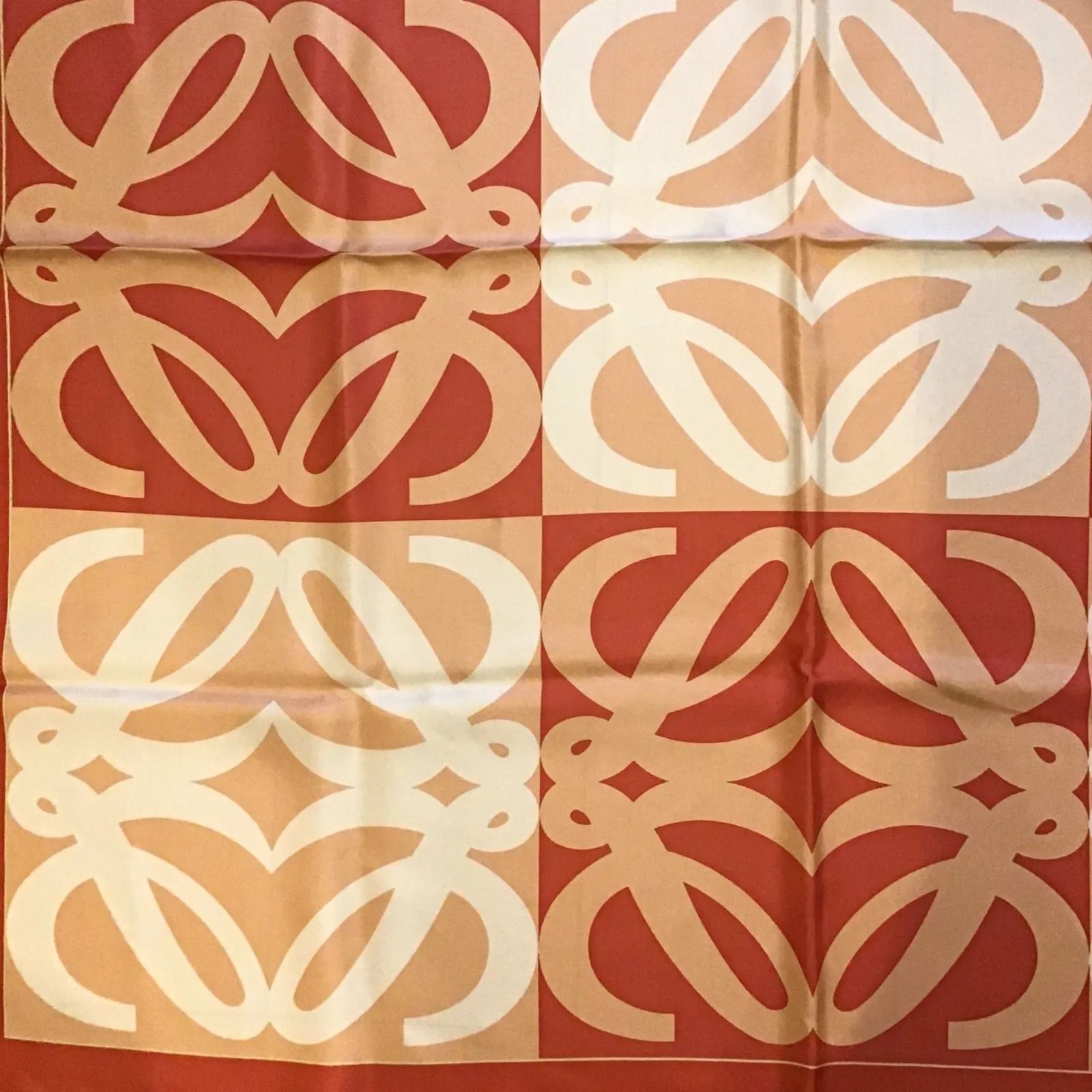 ロエベ LOEWE シルクスカーフ アナグラム オレンジ ストール ロゴ