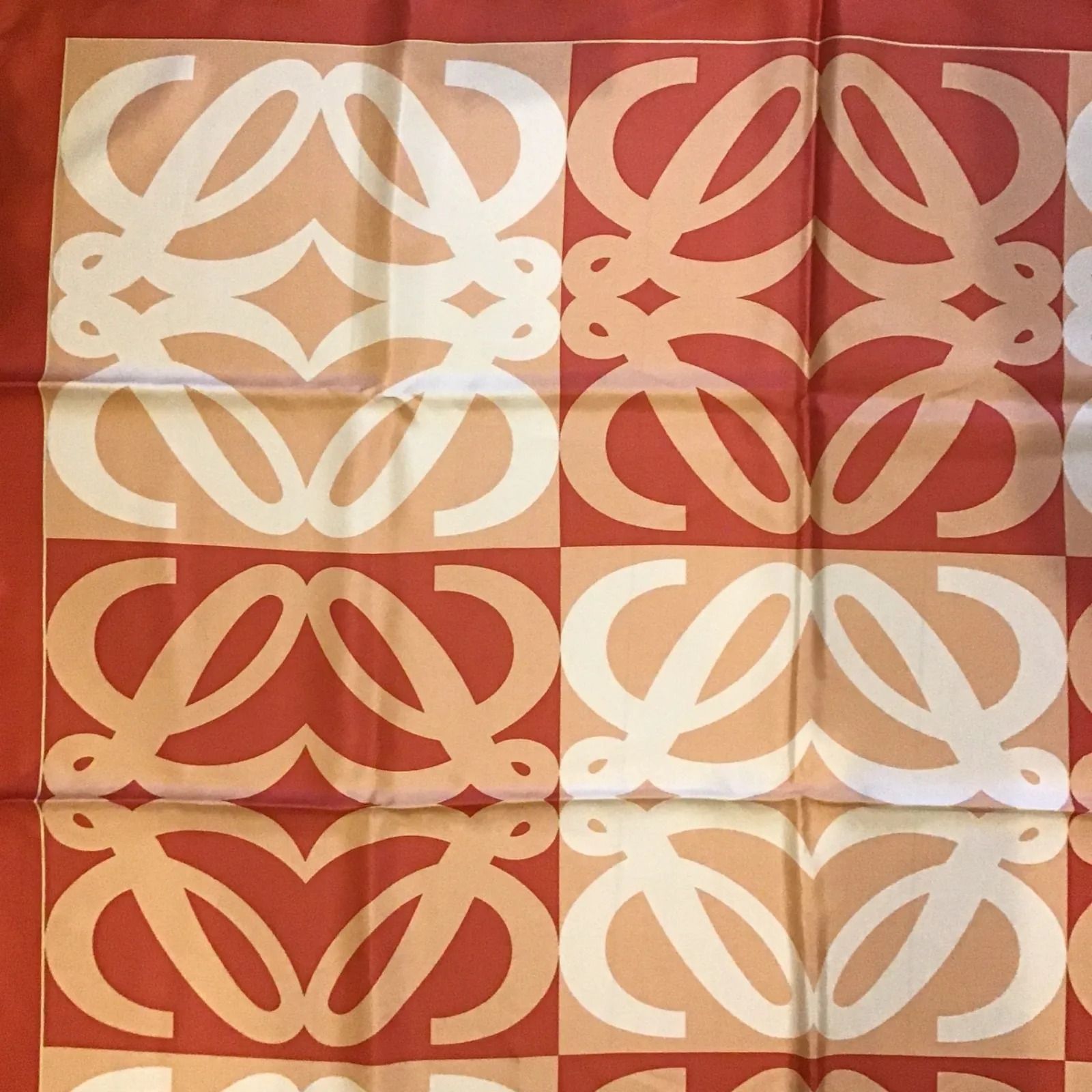 ロエベ LOEWE シルクスカーフ アナグラム オレンジ ストール ロゴ