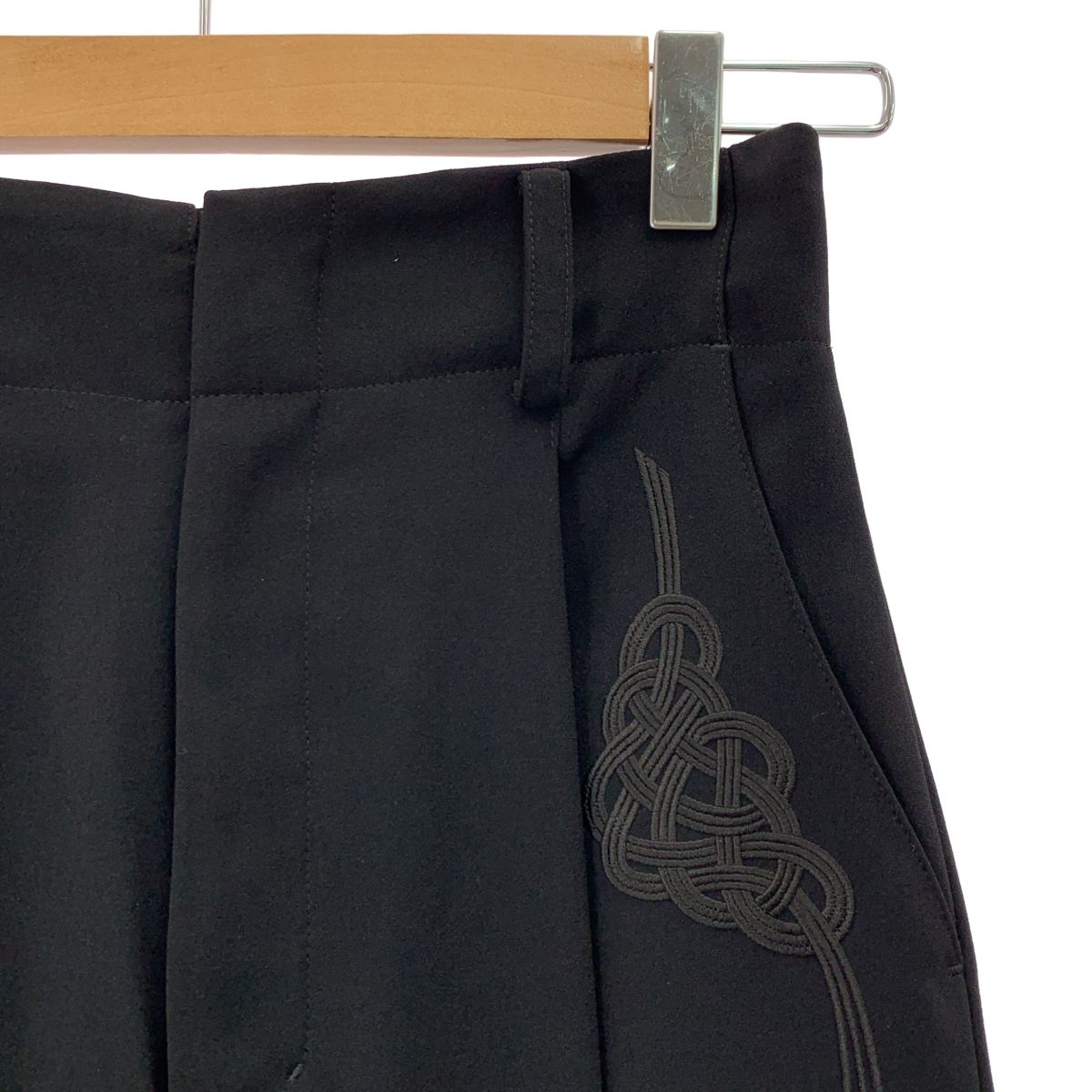 i イコノロジー 2025 SS エンブロイダリー バックウエストゴム タック ワイドパンツ 2 ブラック レディース