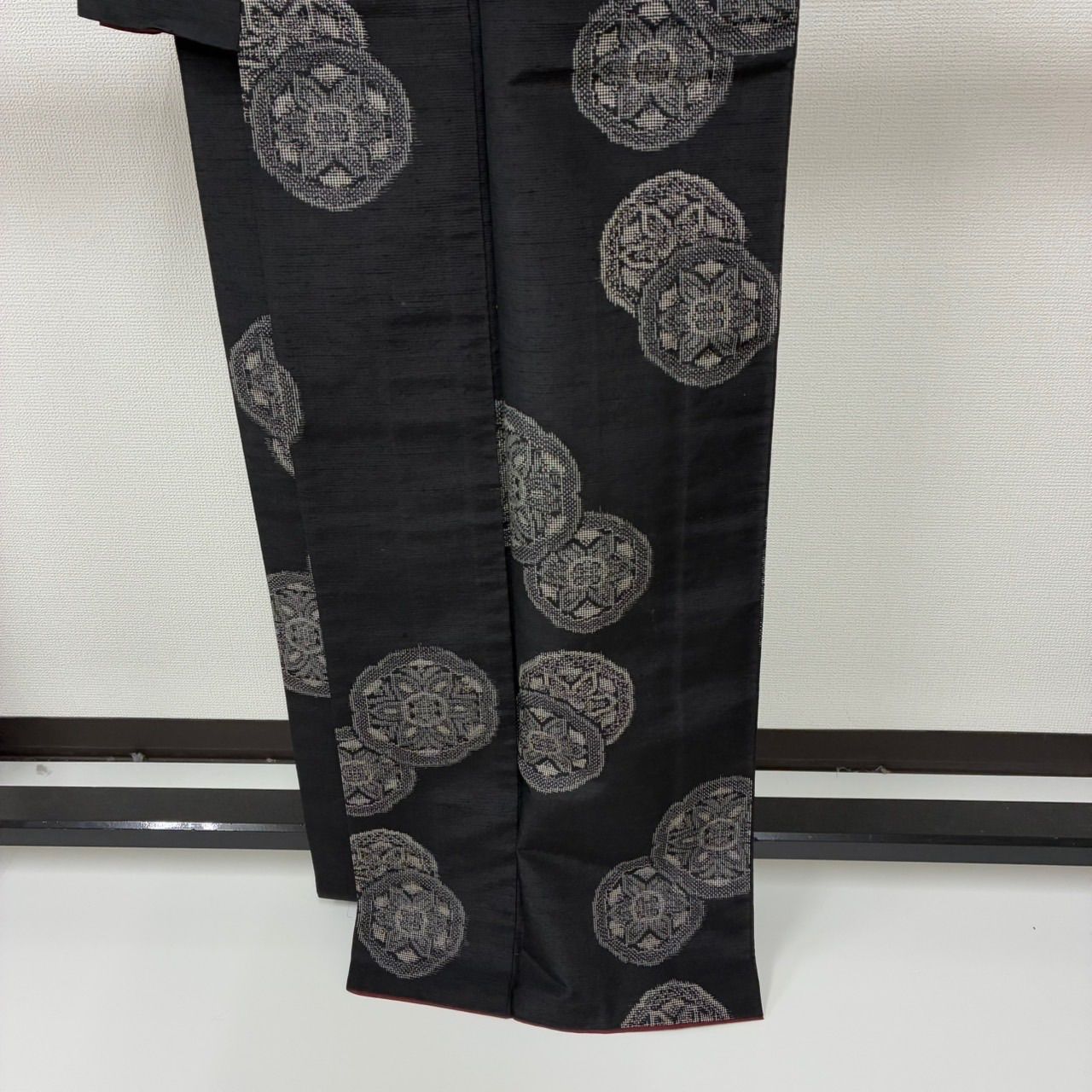 十日町紬 黒地に素敵な絣柄 正絹 着物 MK-2196 - メルカリ