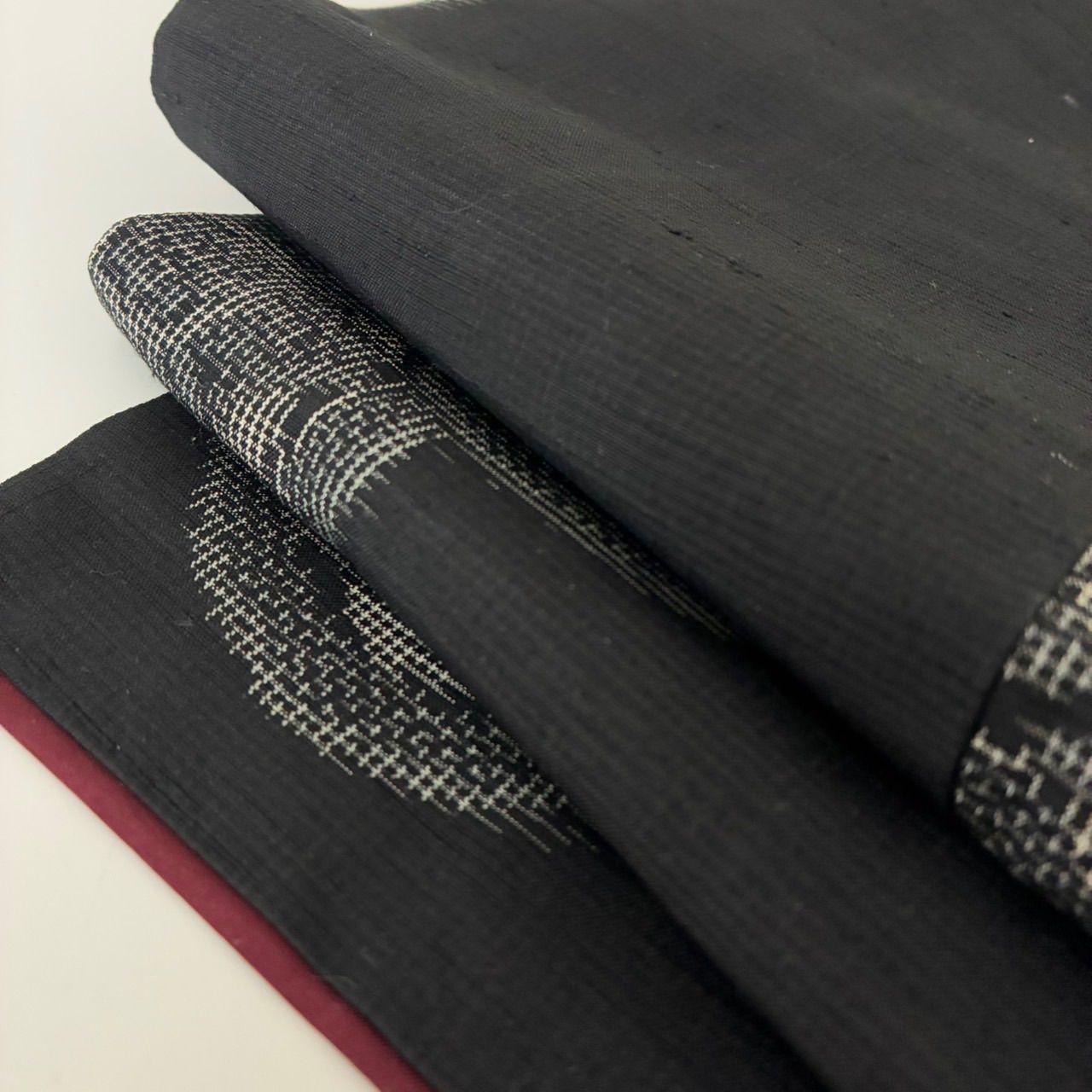 十日町紬 黒地に素敵な絣柄 正絹 着物 MK-2196 - メルカリ