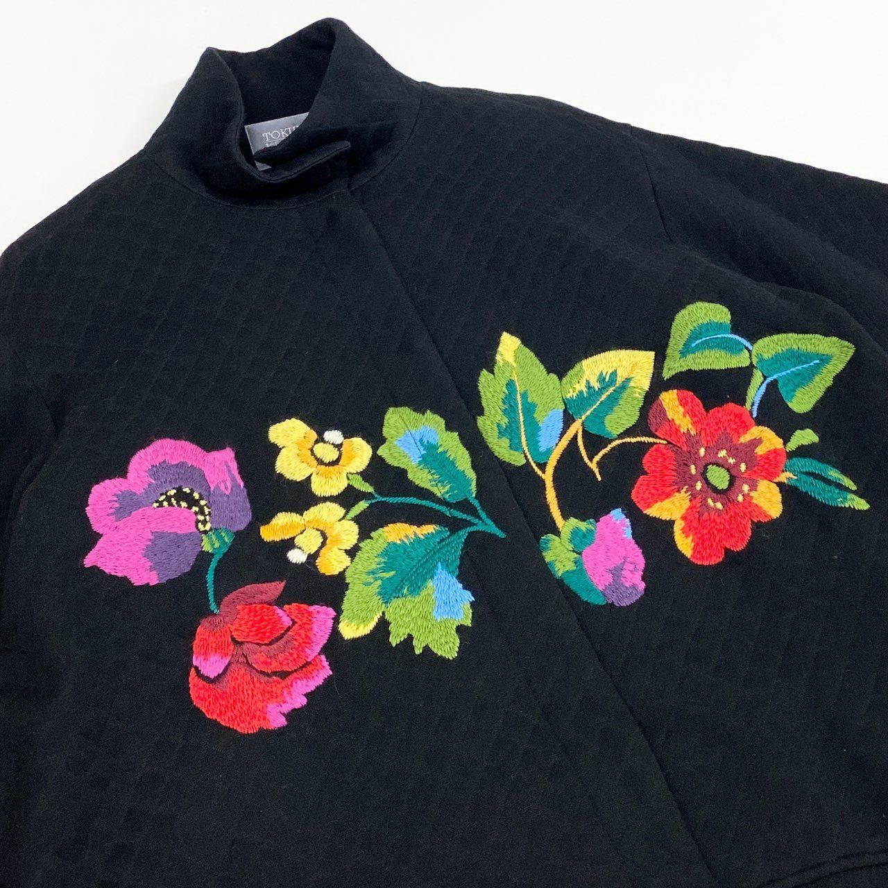 トクコプルミエヴォル 絹混 花刺繍 パッチワーク ツイード Aライン コート トクコ・プルミエヴォル 2017-18年秋冬コレクション - おとぎの国に