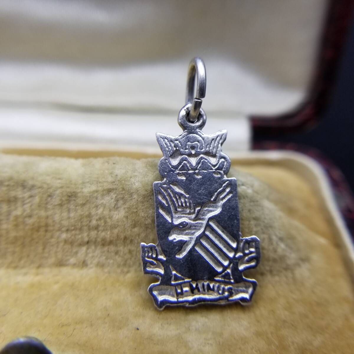 505 th Infantry Regiment US Army 紋章 925 シルバー ヴィンテージ ミリタリー チャーム ペンダントヘッド 銀 小ぶり USAY 19-K