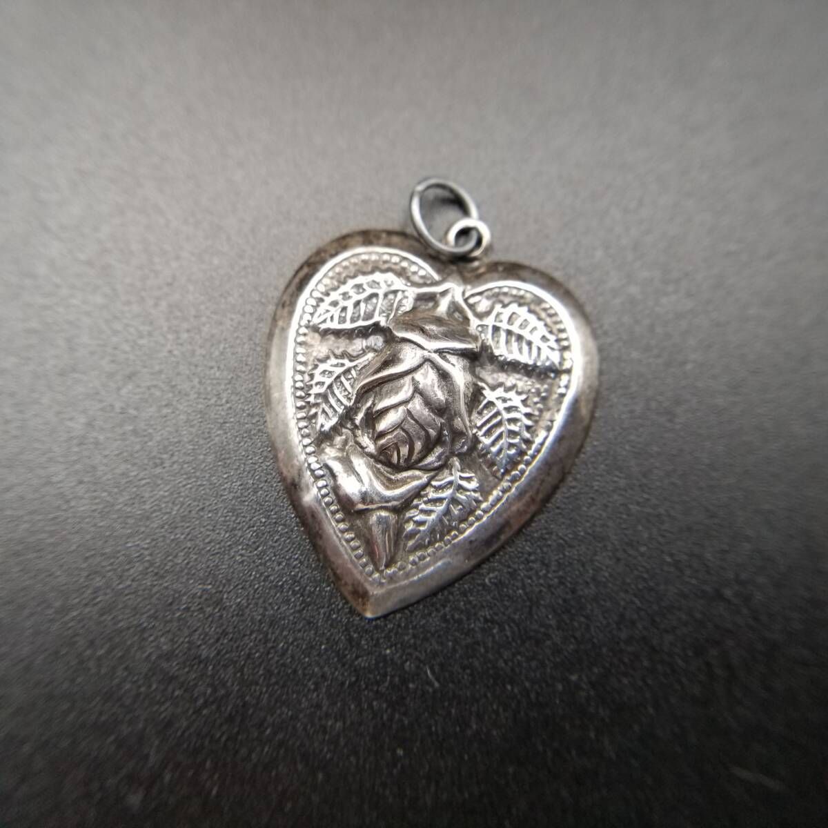 薔薇 立体彫刻 925 シルバー ヴィンテージ ハートチャーム ペンダント