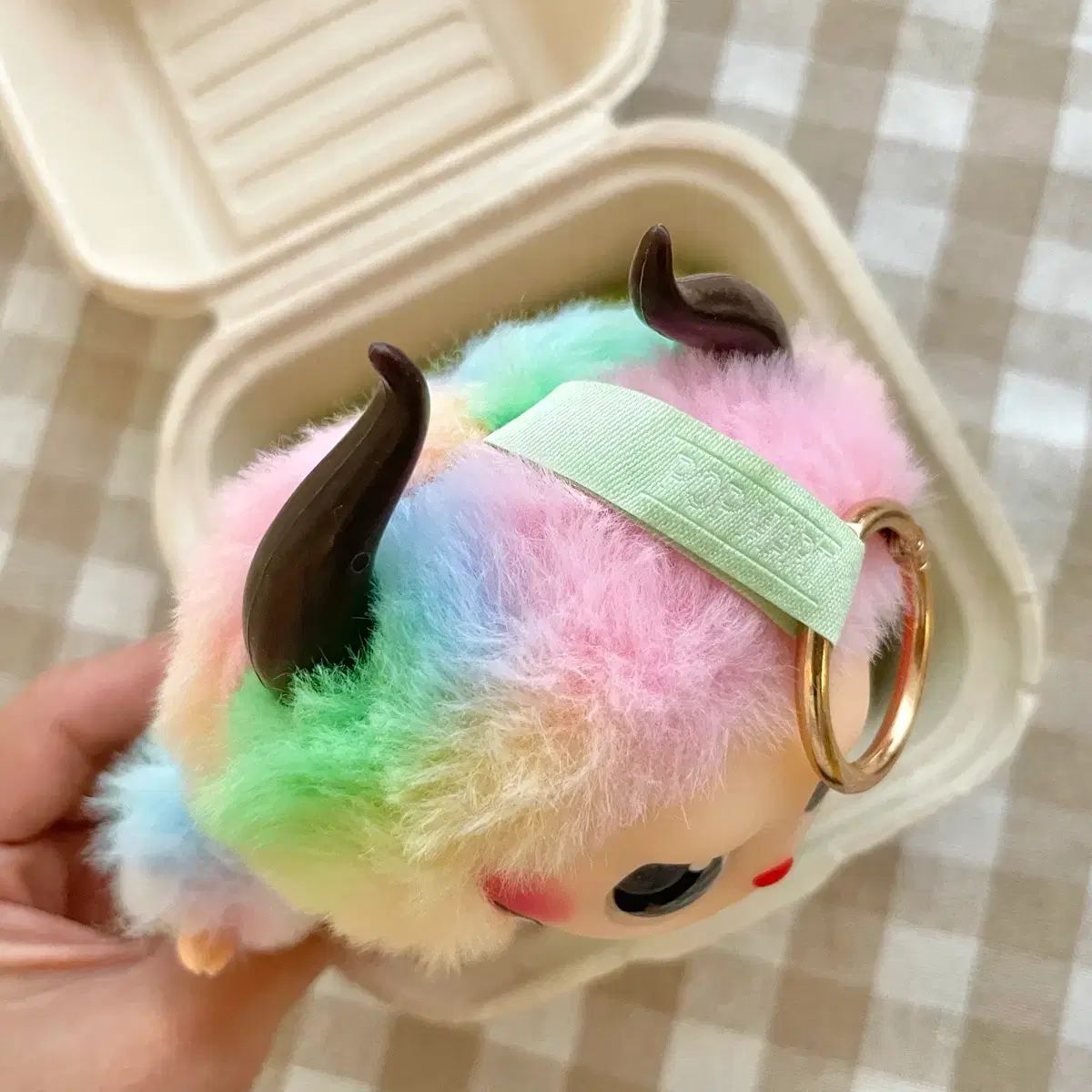 新品) ザ・MONSTERS レインボー ラブブ キーホルダー ぬいぐるみ