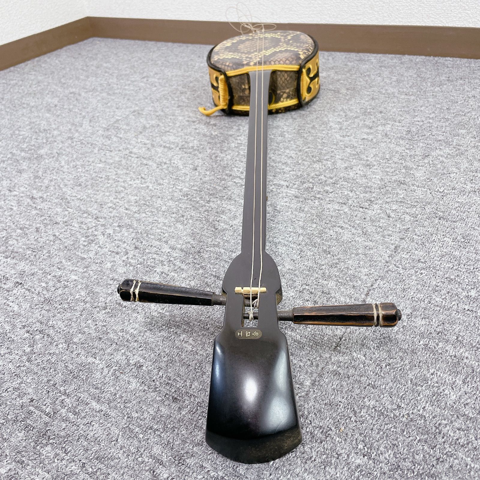 【美品】沖縄三線 人工皮 蛇柄 人工三線へび柄 楽器 民族楽器 美品】沖縄三線 人工皮 蛇柄 人工三線へび柄 楽器 民族楽器 No.