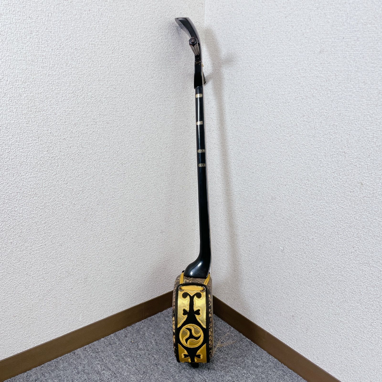 沖縄 三線 民謡 人工蛇皮 へび 人工皮 民謡楽器 和楽器 - メルカリ