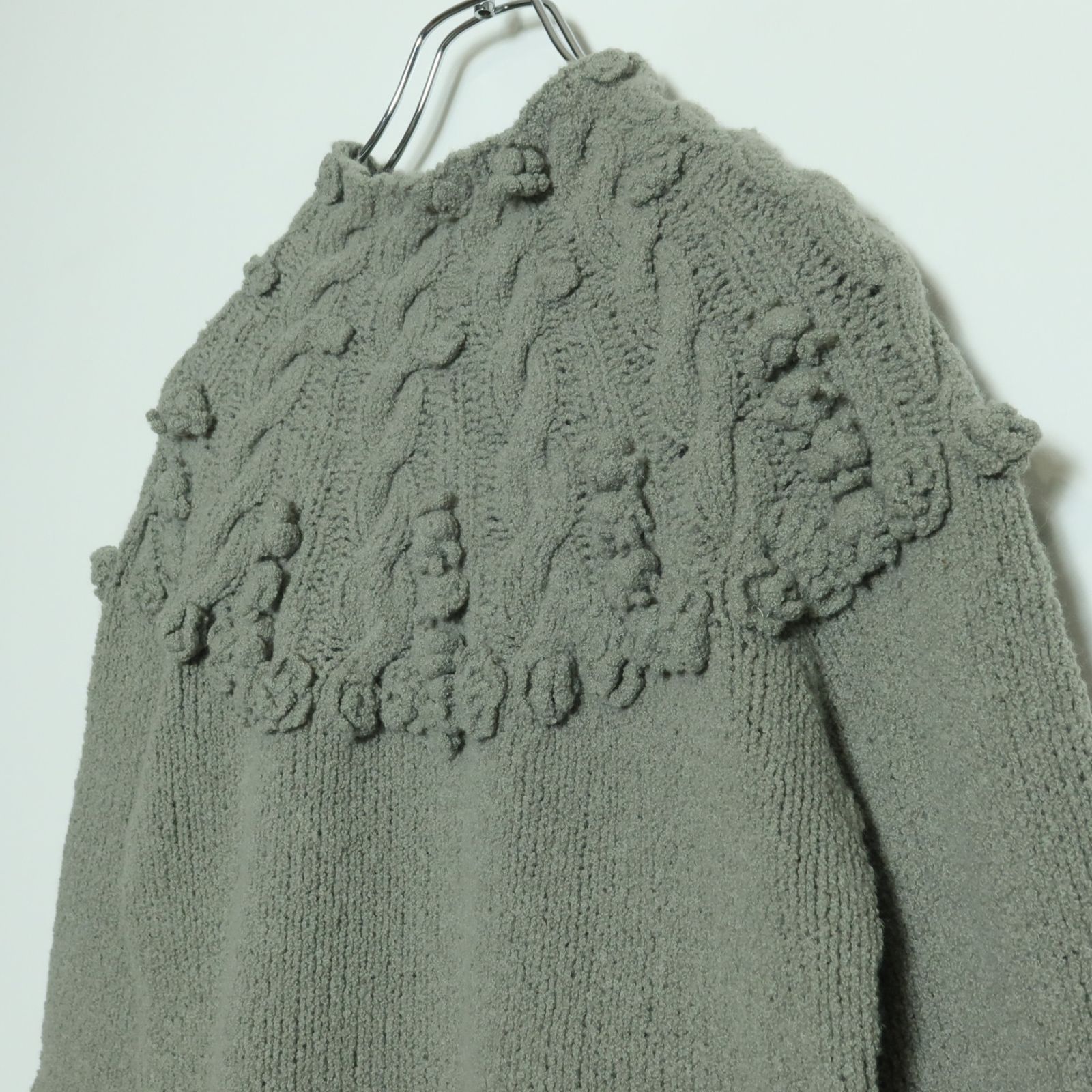 インゲボルグ☆お花のモチーフ付き♪ハイネックセーター ニット くすみ