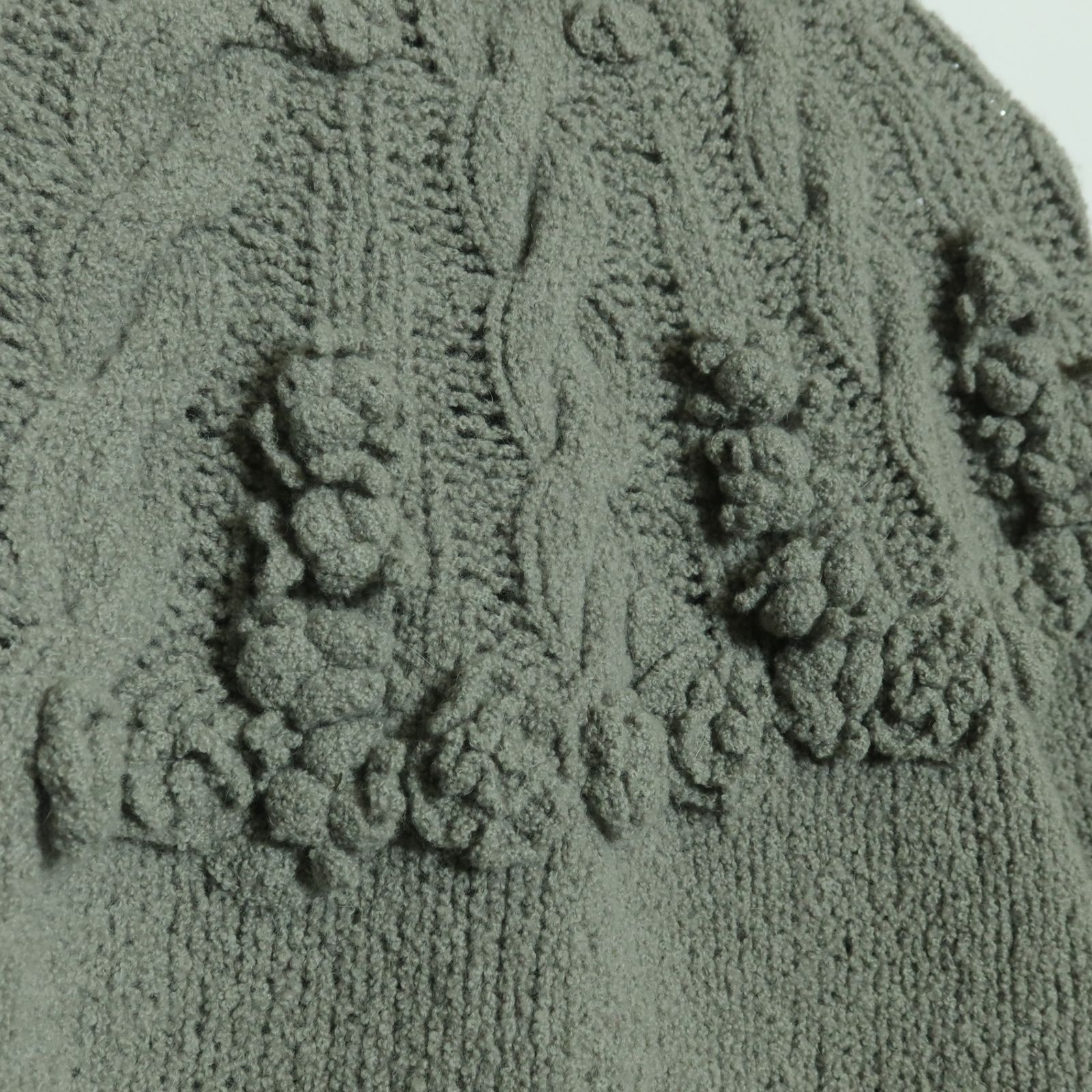 インゲボルグ☆お花のモチーフ付き♪ハイネックセーター ニット くすみ