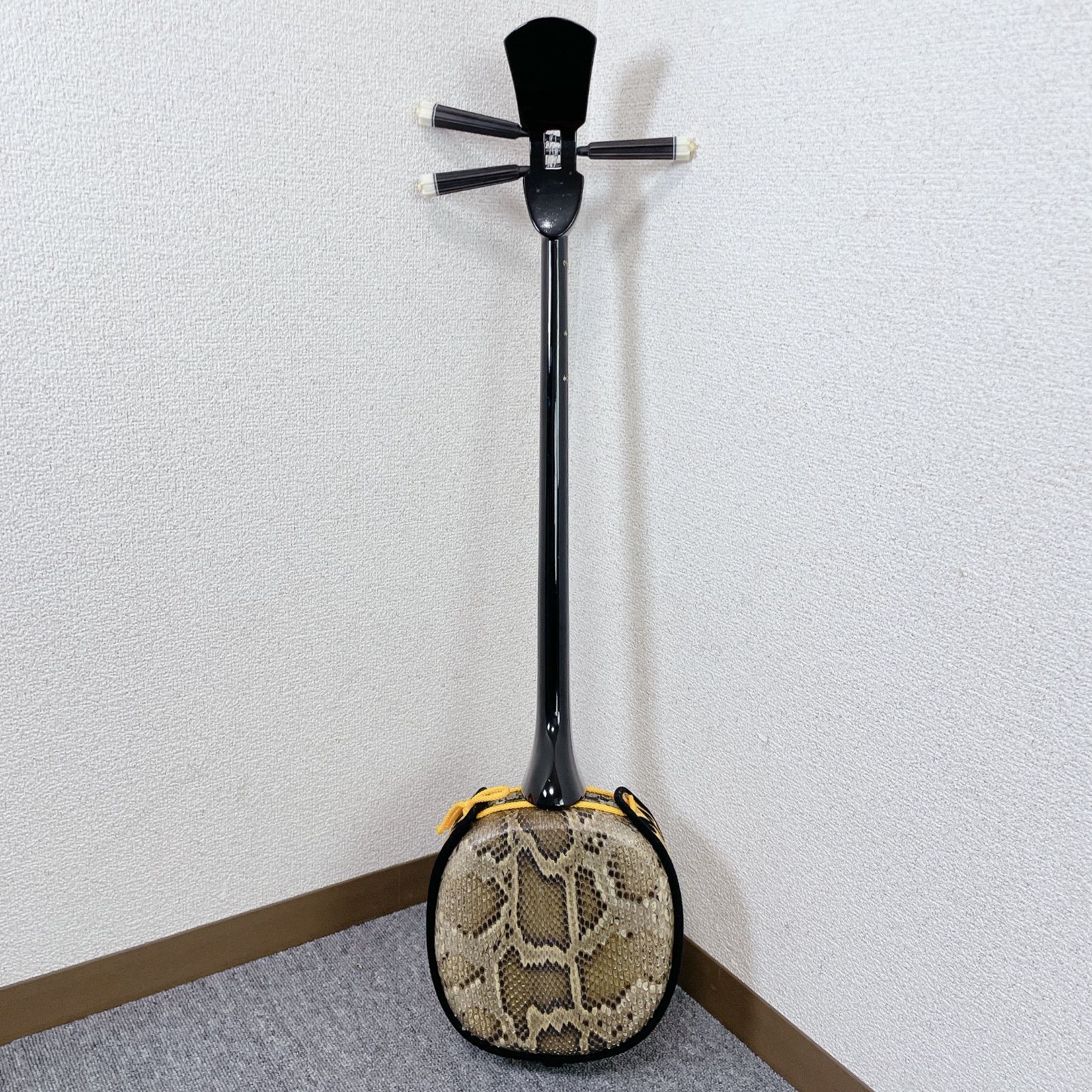 沖縄 三線 蛇皮 民謡楽器 和楽器 民謡 沖縄三線 へび - メルカリ