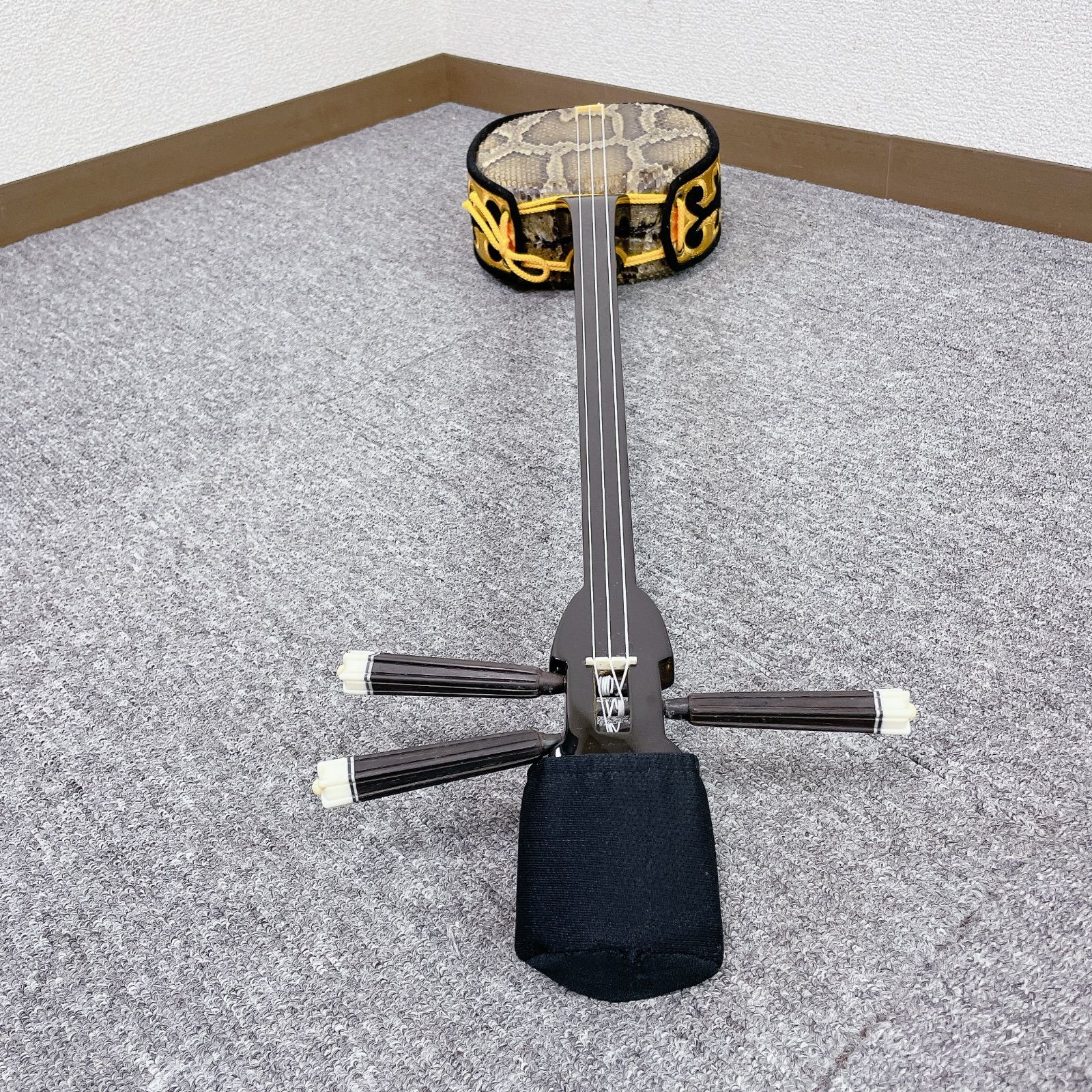 沖縄 三線 蛇皮 民謡楽器 和楽器 民謡 沖縄三線 へび - メルカリ