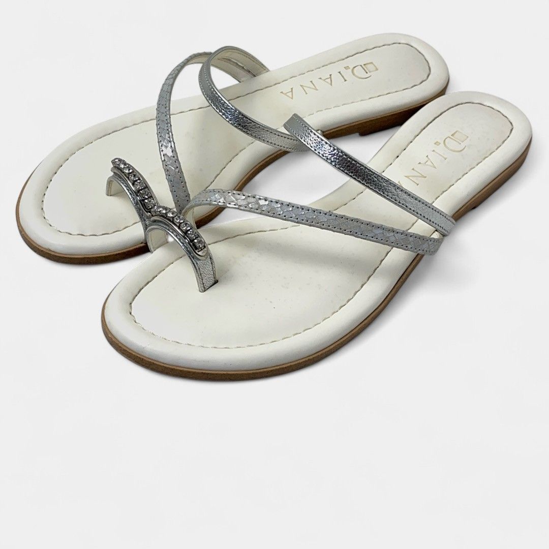 ダイアナ トングサンダル ホワイト スワロフスキー スタッズ ビジュー