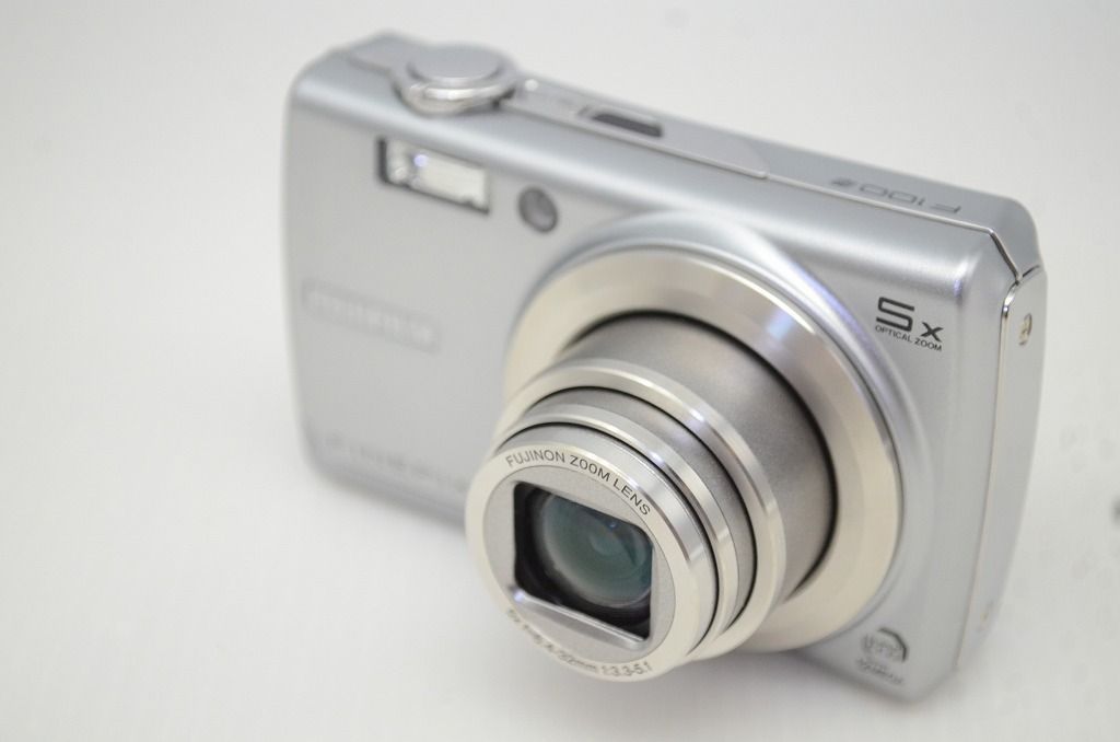 美品 FUJIFILM フジフィルム FinePix F100fd コンパクトデジタルカメラ