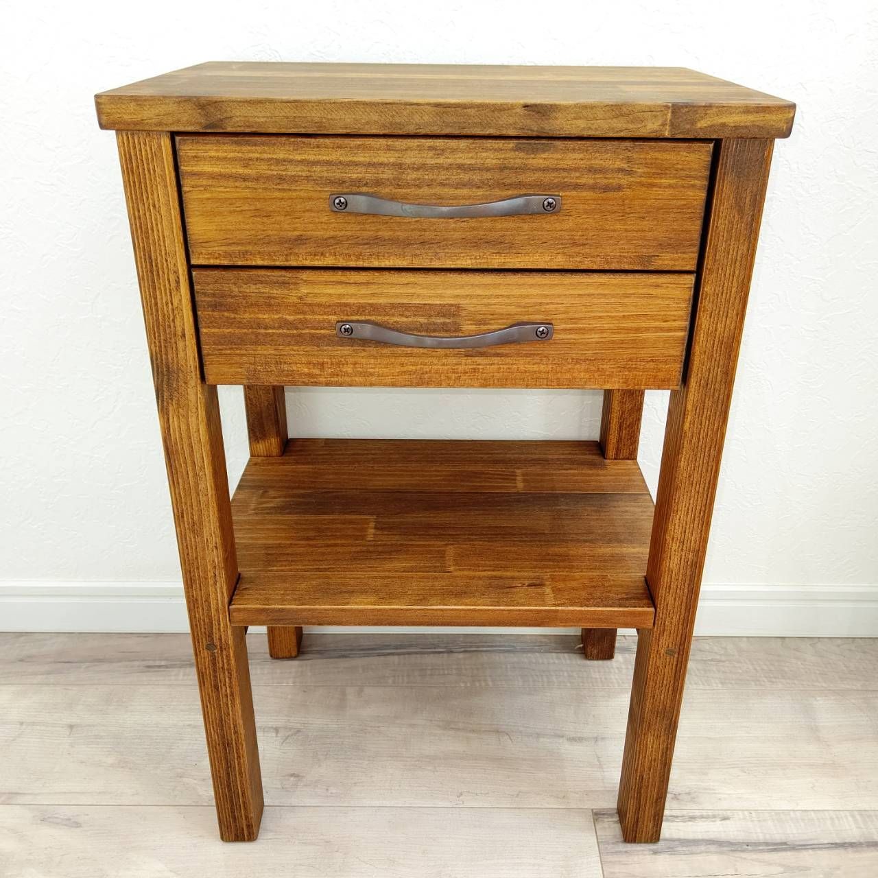 2段引き出し付き、木製サイドテーブル - メルカリ 2段引き出し付き、木製サイドテーブル - メルカリ