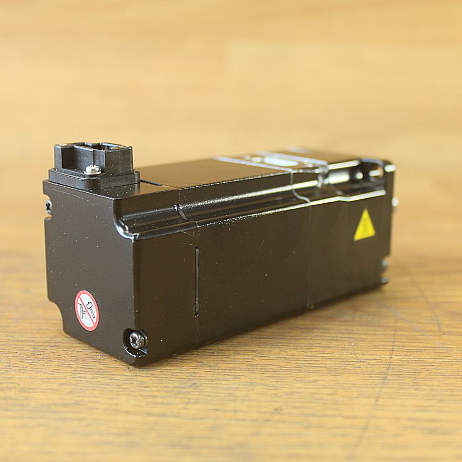 現状 KEYENCE キーエンス SV 2-B 005 AS ACサーボモーター ストレート軸 アブソリュート 50 W