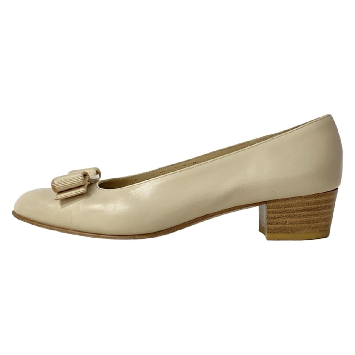 SalvatoreFerragamo サルバトーレフェラガモ パンプス 5 C レディース - アイボリー ヴァラ レザー