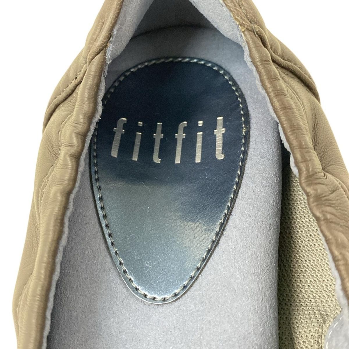 ダークブラウン