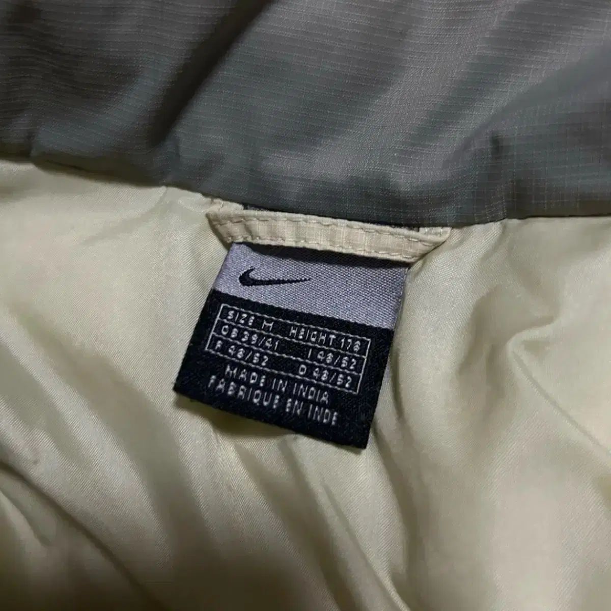 海外モデル NIKE オールドスクール カーキグレー パデッド アウター M