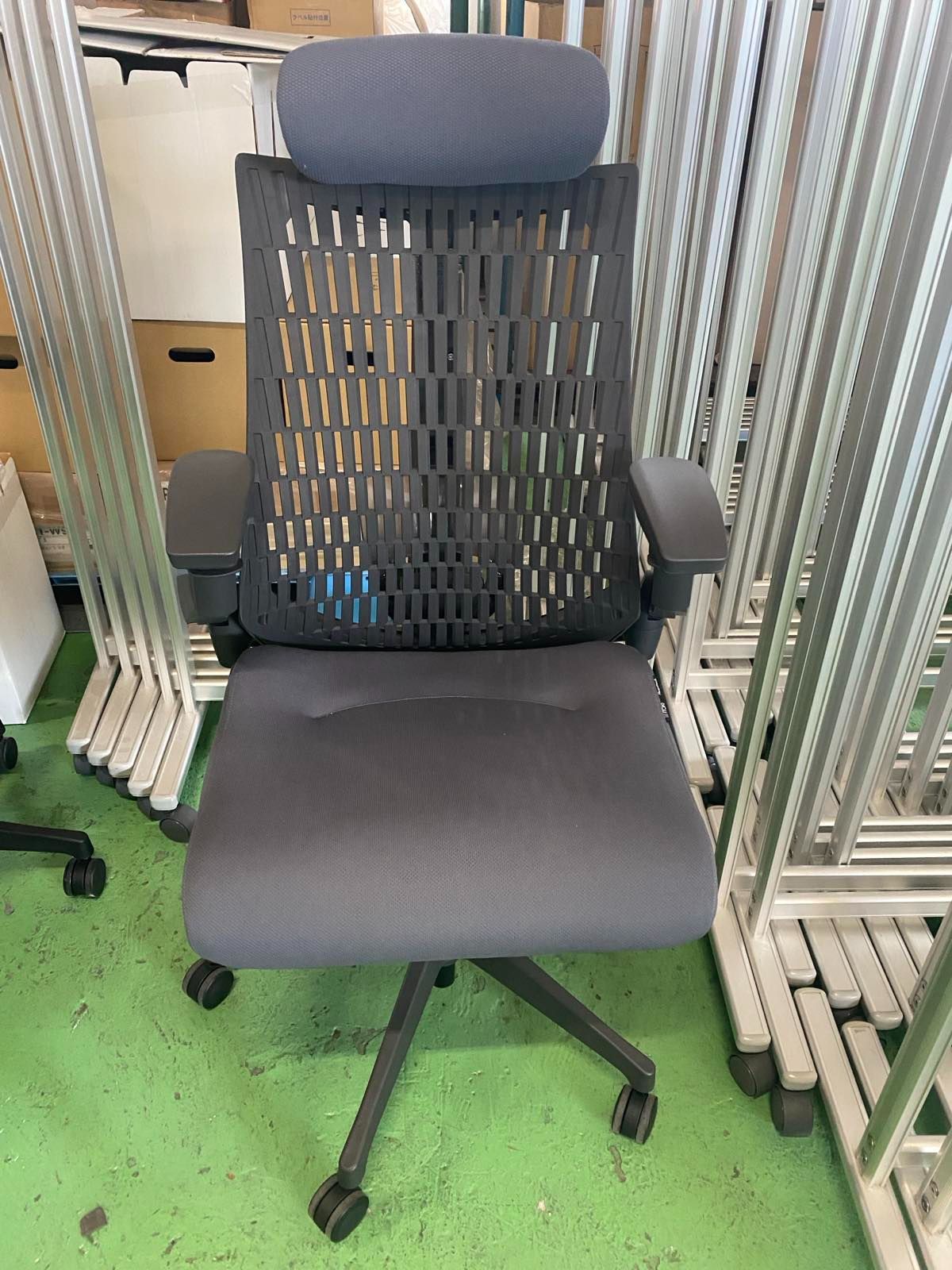 イトーキ アクト２ チェア ダークグレー