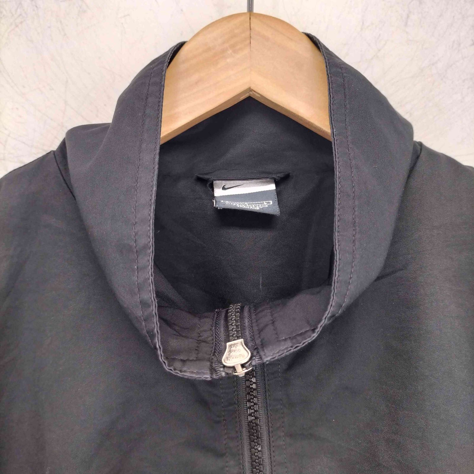 ナイキ　ナイロンジャケット　裏地メッシュ　L　　刺繍スウッシュ　メンズ　ゴルフ ナイキ NIKE スウッシュ刺繍 裏地メッシュ ジップアップジャケット