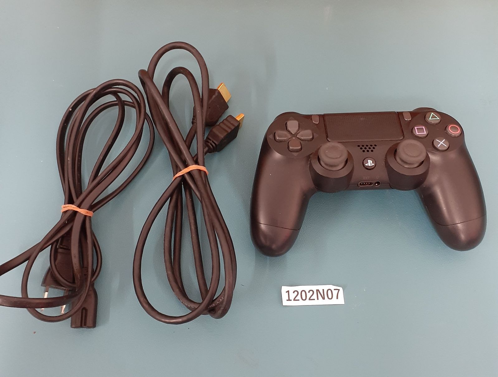 1202 N 07 SONY PlayStation 4 PS 2000 A 起動 済み 箱なし