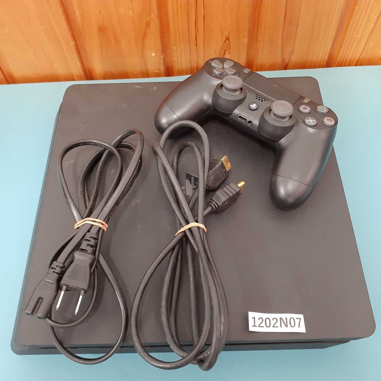 1202 N 07 SONY PlayStation 4 PS 2000 A 起動 済み 箱なし