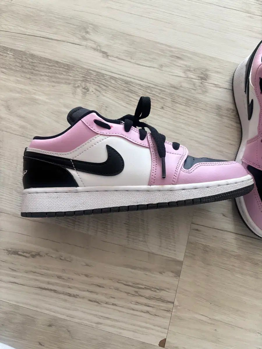 ナイキ エア ジョーダン 1 ロー GS ライ アークティック ピンク