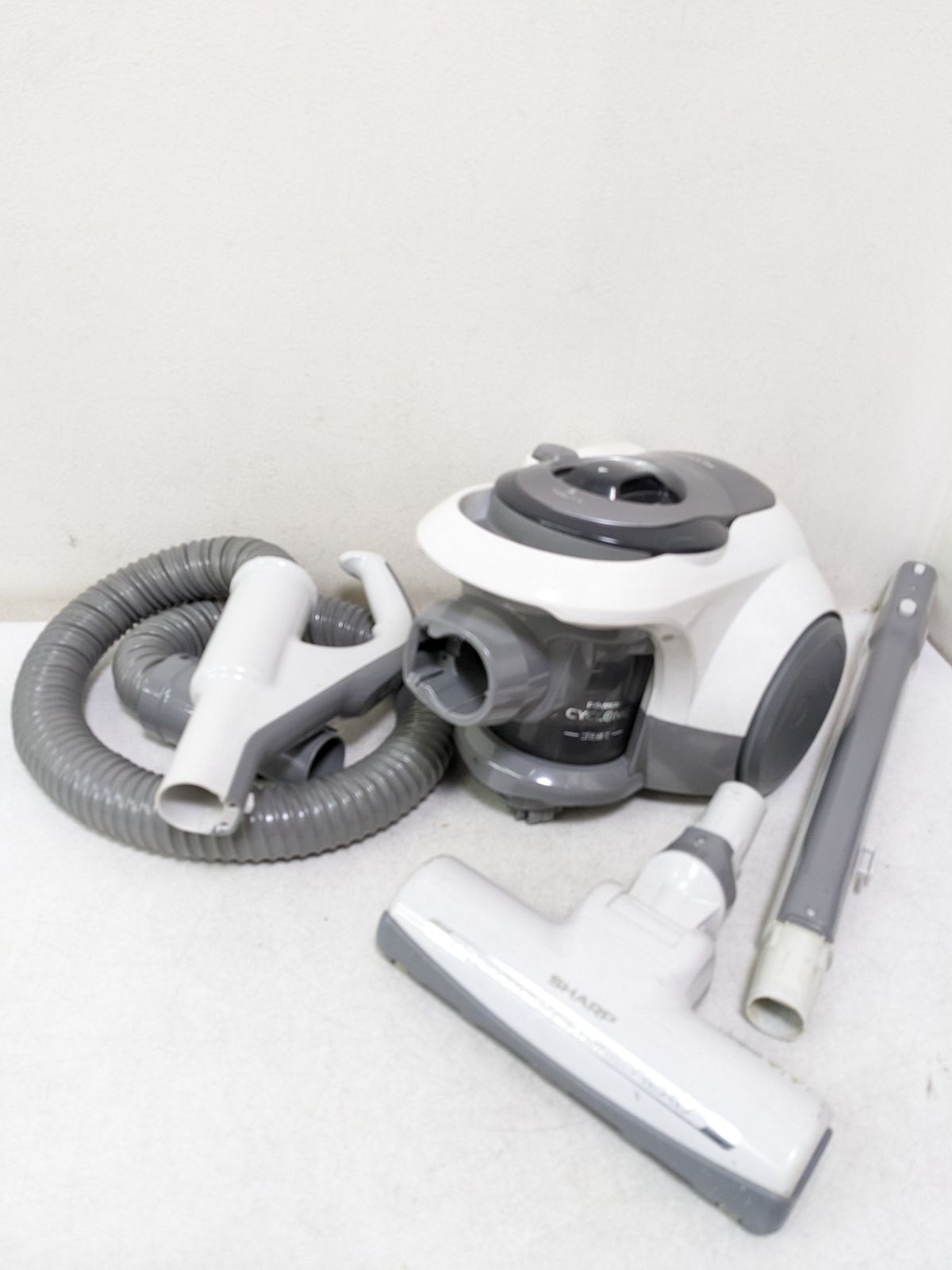 SHARP EC-CT11-S サイクロン式掃除機 2010年製 - メルカリ