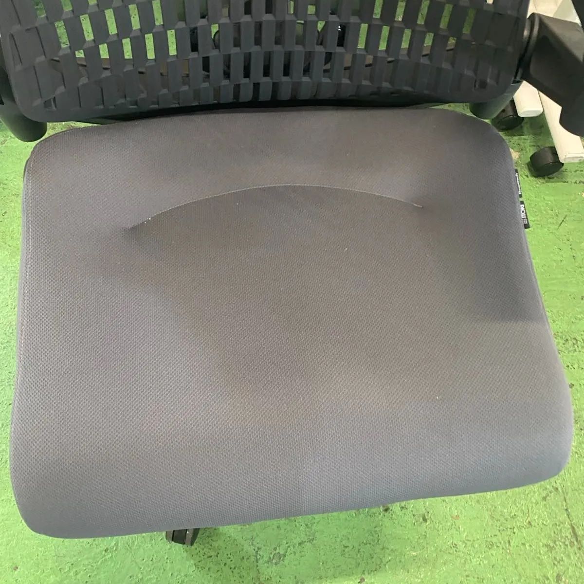  イトーキ アクト２ チェア ダークグレー 座布団付き オフィスチェア ワークチェア 椅子 チェア