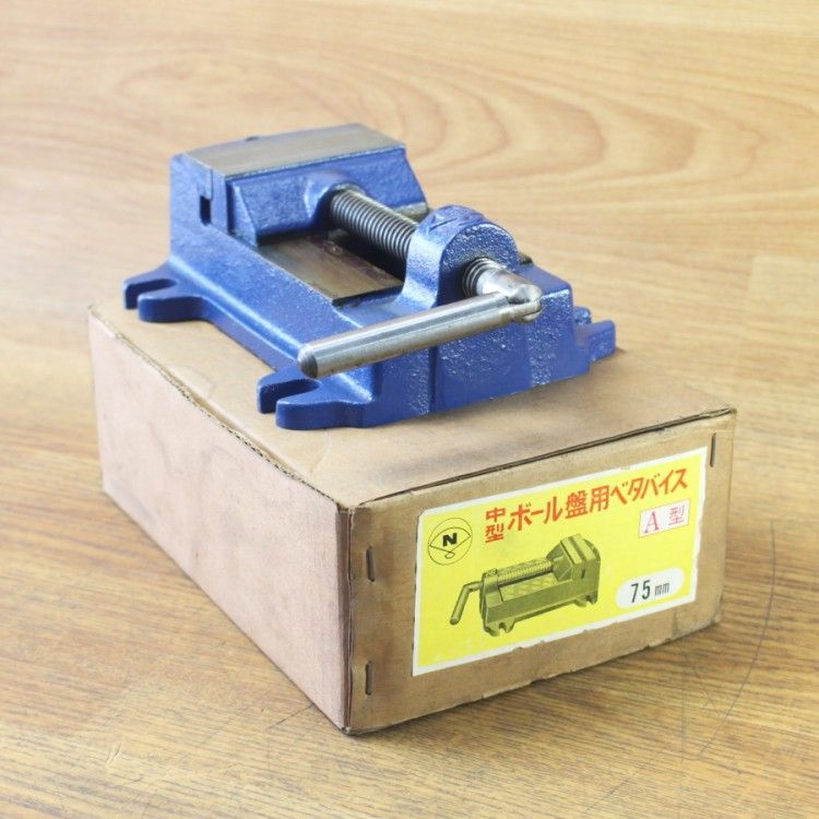 バルタン星人はなぜ美しいか 形態学的怪獣論＜ウルトラ＞編 / 小林