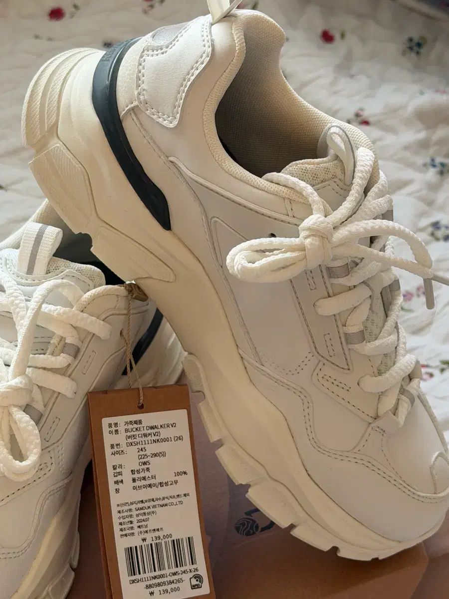 BUCKET DWALKER V 2 スニーカー 245
