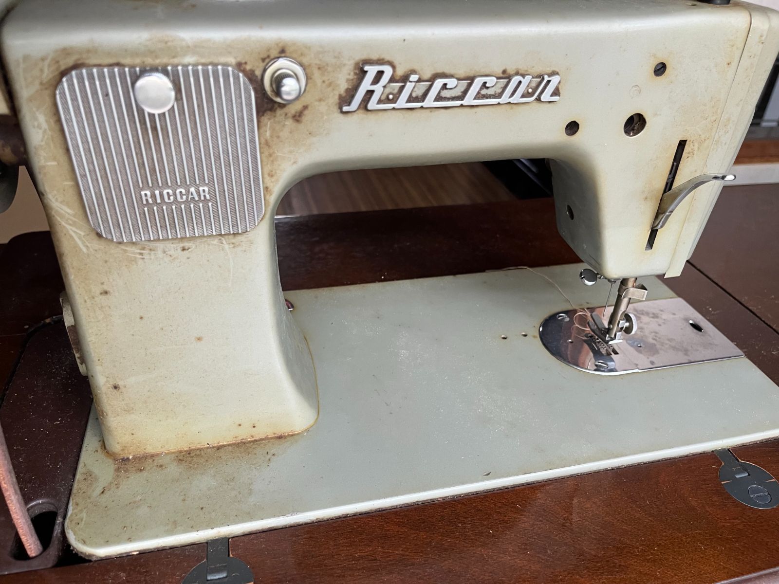 昭和レトロ　RICCAR　足踏みミシン　ミシン台 Yahoo!オークション -「riccar 足踏み ミシン」の落札相場・落札価格