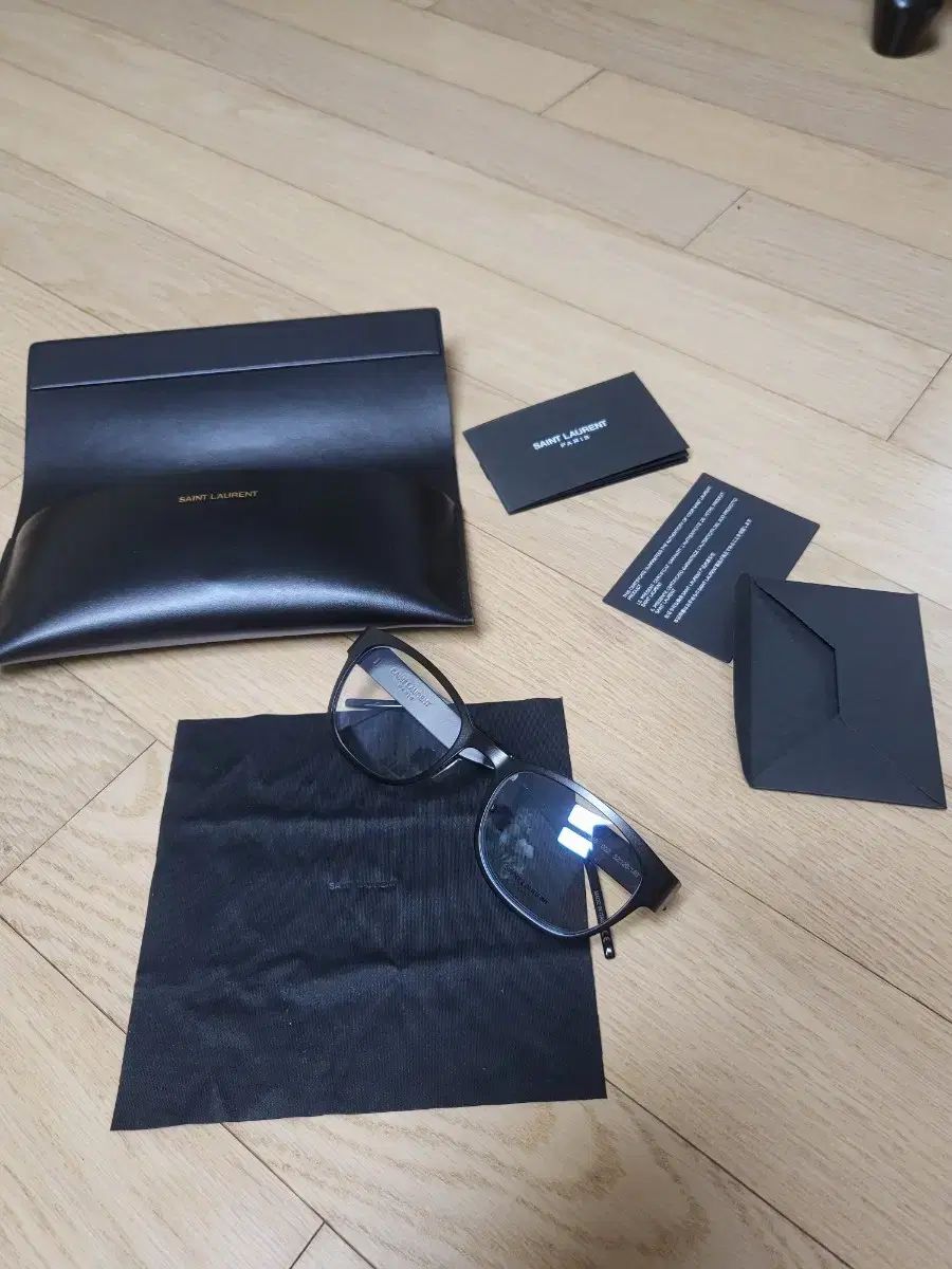Saint Laurent ブラック メガネ フルセット