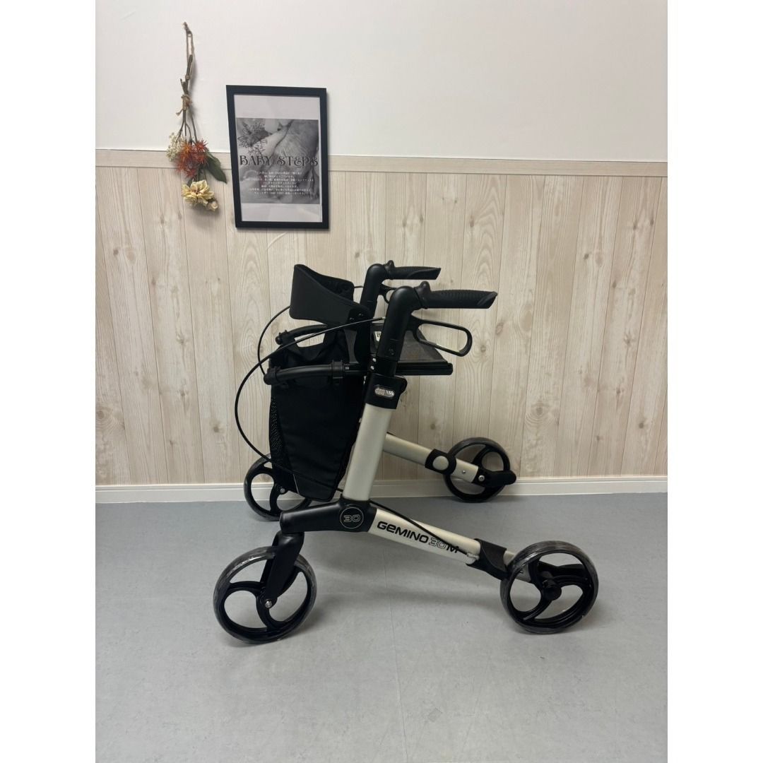 パラマウントベッド KZ-C21003 歩行車 ハンディウォークM handicare 